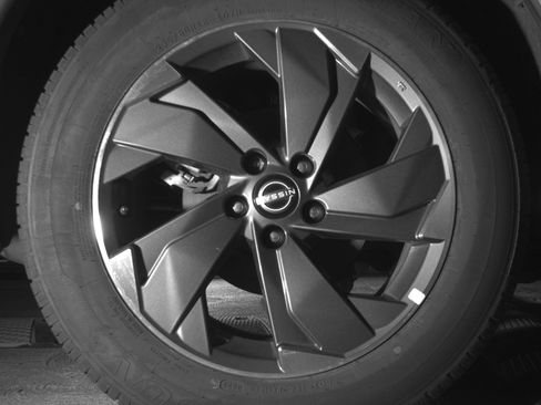 Used 2025 Nissan Rogue SV FWD image 15