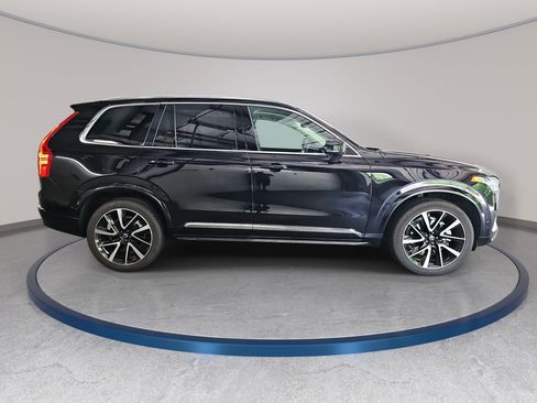 Used 2025 Volvo XC90 B6 Plus w/ Protection Package Premier AWD/4WD image 4