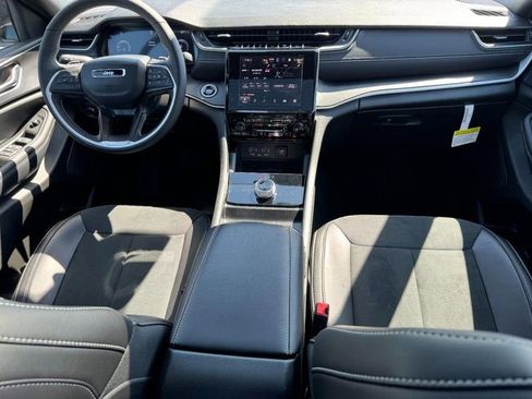 New 2025 Jeep Grand Cherokee L Altitude AWD/4WD image 7