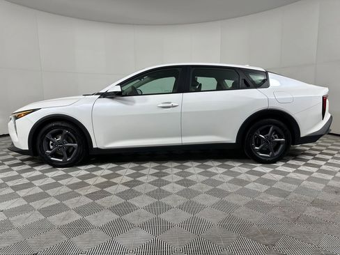 Used 2025 Kia K4 LXS image 2