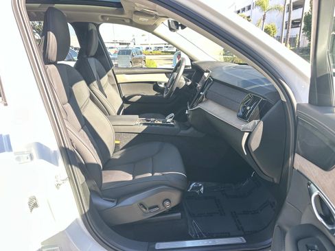Certified 2025 Volvo XC90 B6 Plus w/ Protection Package Premier image 25