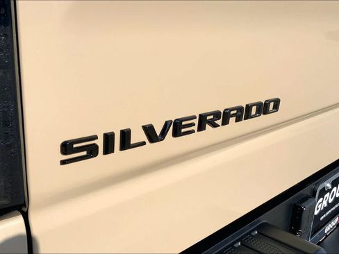 Used 2022 Chevrolet Silverado 1500 LT Trail Boss w/ LT Trail Boss Premium Package AWD/4WD image 31