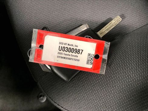 Used 2025 Toyota Corolla LE FWD image 30
