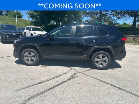 Used 2025 Toyota RAV4 LE AWD/4WD image 8