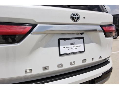 Used 2025 Toyota Sequoia Capstone w/ Tow Technology Package AWD/4WD image 32