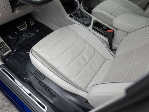 Used 2023 Volkswagen Tiguan SEL R-Line AWD/4WD image 30