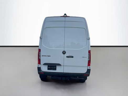 Used 2024 Mercedes-Benz Sprinter 2500 image 4