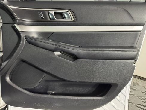 Used 2016 Ford Explorer XLT w/ Equipment Group 202A AWD/4WD image 45