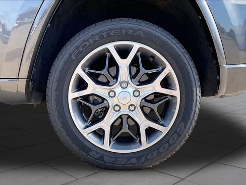 Used 2020 Jeep Grand Cherokee Overland AWD/4WD image 11