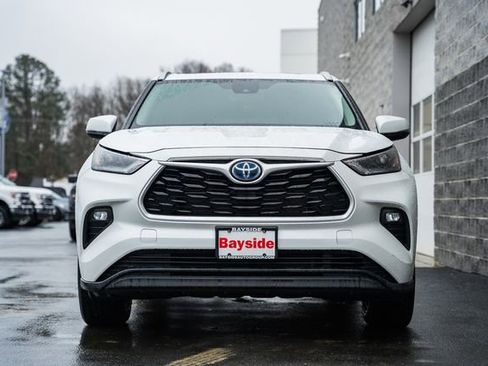 Used 2022 Toyota Highlander XLE image 3