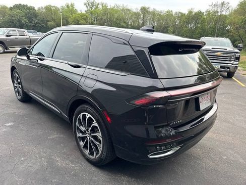Used 2024 Lincoln Nautilus Reserve AWD/4WD image 9
