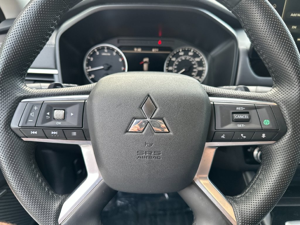 Used 2025 Mitsubishi Outlander SE AWD/4WD image 21