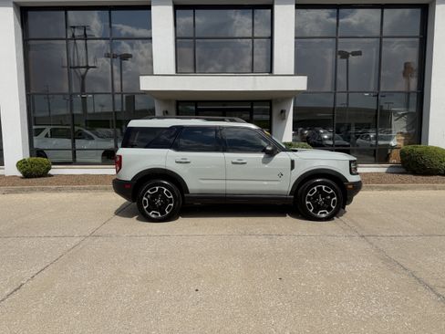 Used 2023 Ford Bronco Sport Outer Banks AWD/4WD image 3