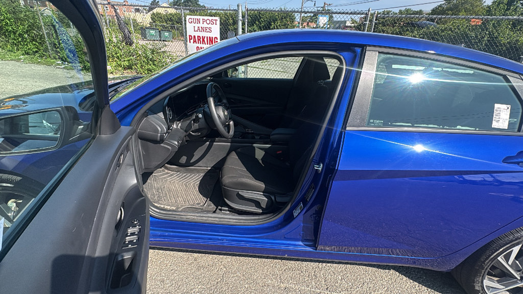 Used 2025 Hyundai Elantra SEL FWD image 12