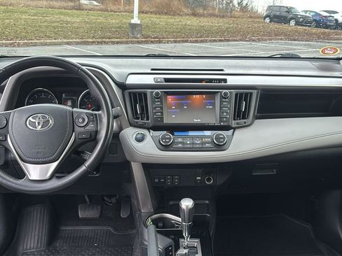 Used 2018 Toyota RAV4 Limited image 12