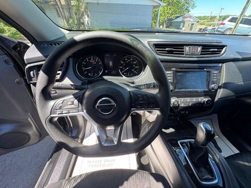 Used 2020 Nissan Rogue S FWD image 14
