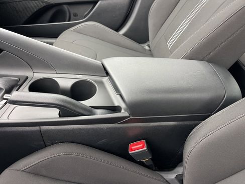 Used 2025 Hyundai Elantra Sport image 13