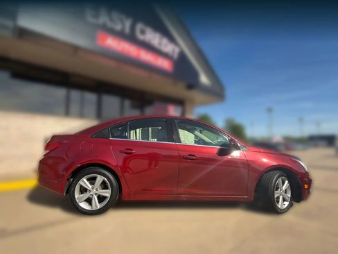 Used 2015 Chevrolet Cruze LT image 2