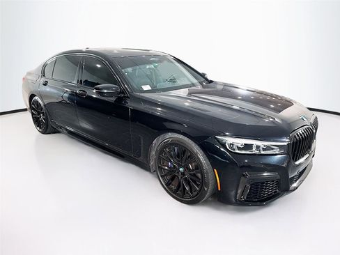 Used 2022 BMW 740i w/ M Sport Package RWD image 7