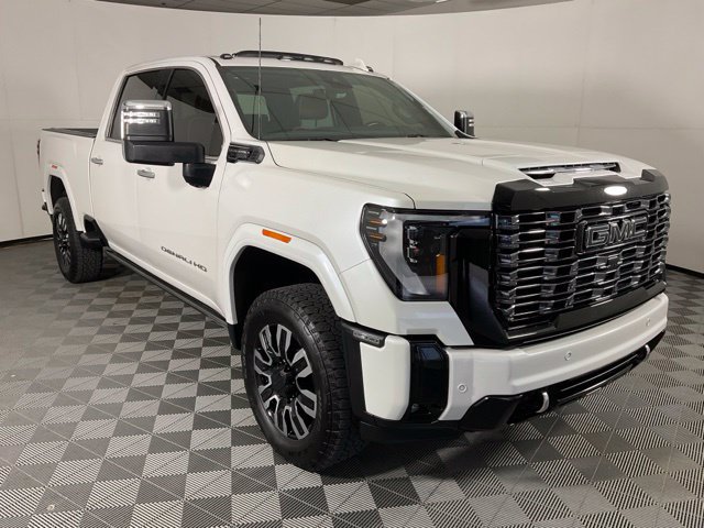 Used 2025 GMC Sierra 2500 Denali Ultimate w/ Max Trailering Package AWD/4WD image 3