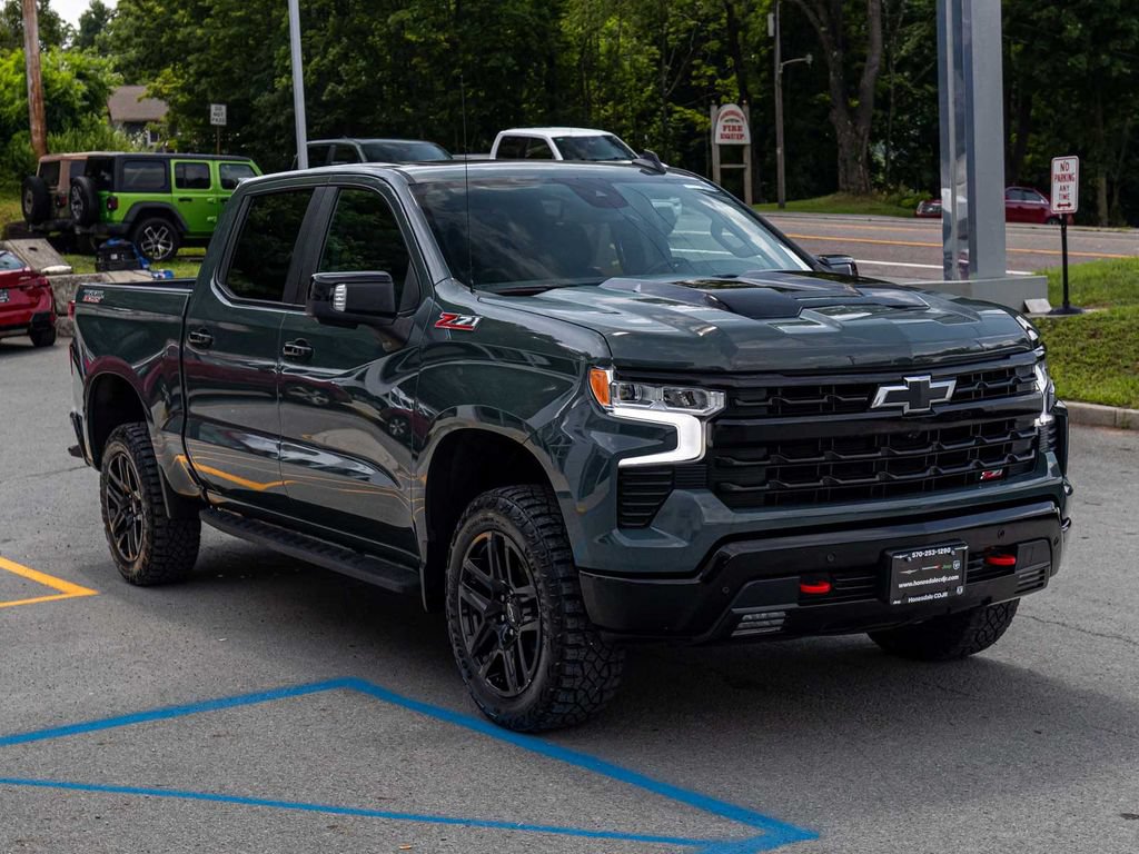 Used 2026 Chevrolet Silverado 1500 LT Trail Boss w/ LT Trail Boss Premium Package AWD/4WD image 3