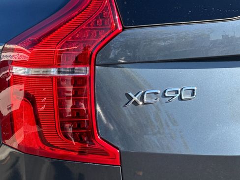 Used 2022 Volvo XC90 T6 Momentum w/ Climate Package image 12