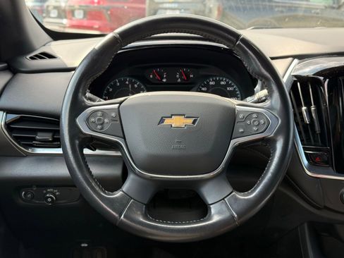 Used 2022 Chevrolet Traverse LT image 16