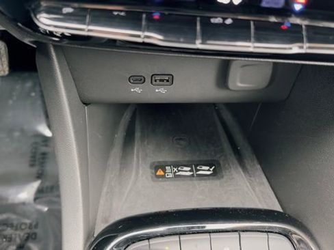 Used 2025 Buick Encore GX Avenir w/ Avenir Technology Package image 26