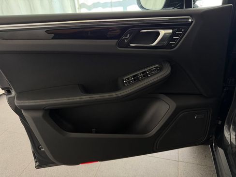 Certified 2026 Porsche Macan AWD/4WD image 15