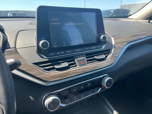 Used 2025 Nissan Altima 2.5 SV FWD image 19