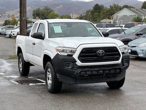 Used 2019 Toyota Tacoma SR image 2