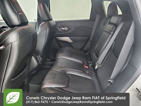 Certified 2018 Jeep Cherokee Latitude Plus image 28