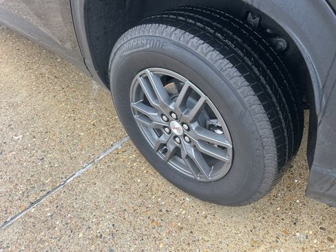 Used 2025 GMC Acadia Elevation image 10