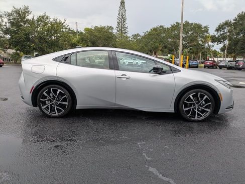 New 2025 Toyota Prius Plug-In Hybrid FWD image 3