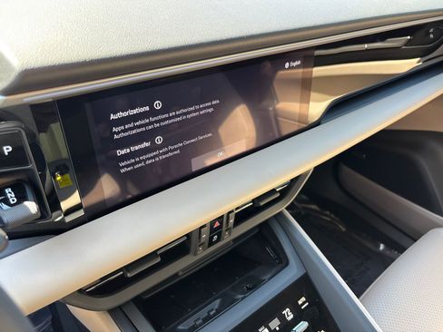 Used 2025 Porsche Macan Electric RWD image 26