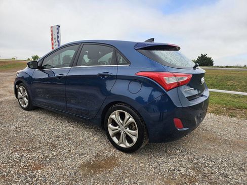 Used 2014 Hyundai Elantra GT w/ Option Group 03 FWD image 3