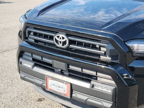 Used 2025 Toyota 4Runner SR5 AWD/4WD image 30