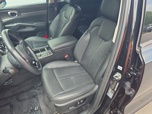 Used 2023 Kia Sorento S w/ Panoramic Sunroof Package FWD image 14