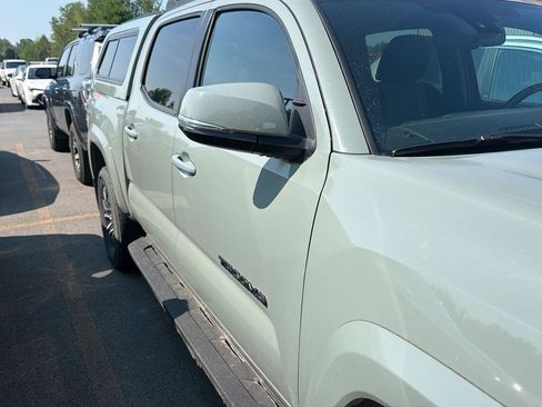 Used 2022 Toyota Tacoma TRD Sport w/ Technology Package AWD/4WD image 5