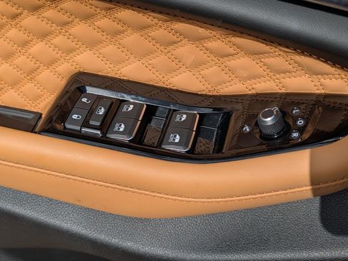 Used 2025 Jeep Grand Cherokee Summit AWD/4WD image 12