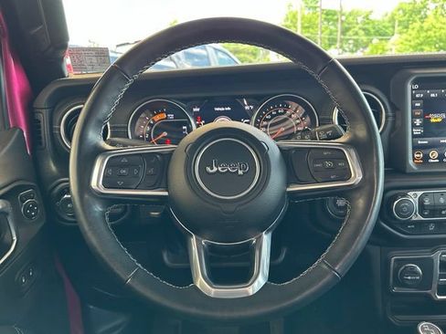 Used 2022 Jeep Wrangler Unlimited Sahara w/ LED Lighting Group AWD/4WD image 8