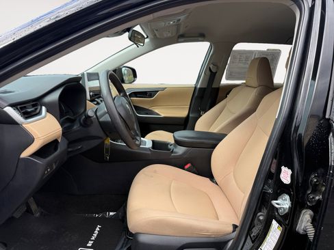 Used 2024 Toyota RAV4 LE image 10