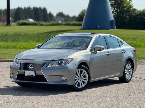Used 2015 Lexus ES 350 w/ Premium Package FWD image 2
