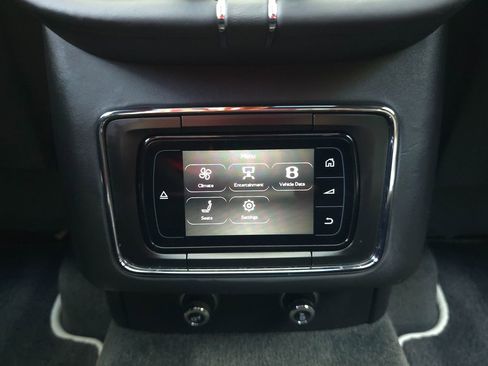 Used 2020 Bentley Bentayga Plug-In Hybrid image 18