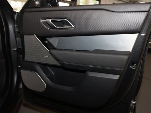 Used 2023 Land Rover Range Rover Velar R-Dynamic S image 19