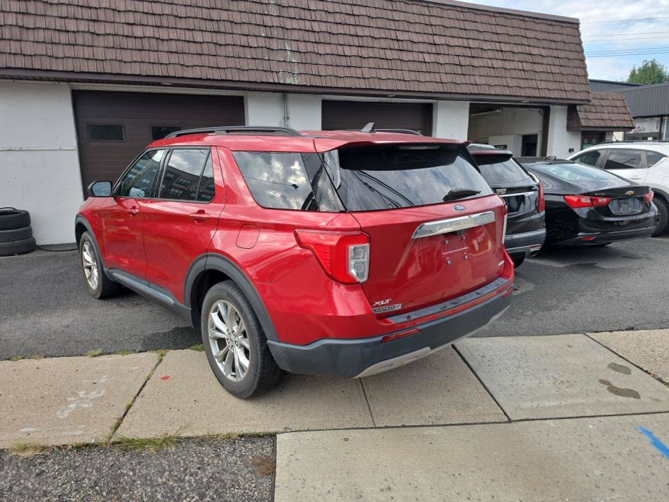Used 2021 Ford Explorer XLT w/ Equipment Group 202A AWD/4WD image 7