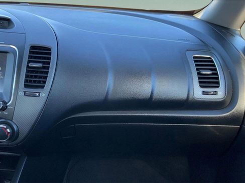 Used 2017 Kia Forte S w/ S Technology Package image 17