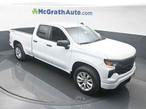 Used 2025 Chevrolet Silverado 1500 Custom image 3
