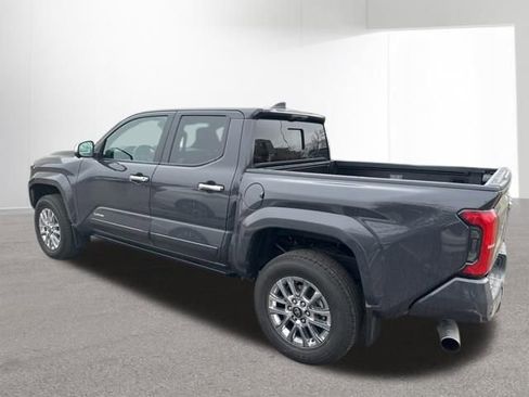 Used 2024 Toyota Tacoma Limited w/ Limited Package (LT) image 5