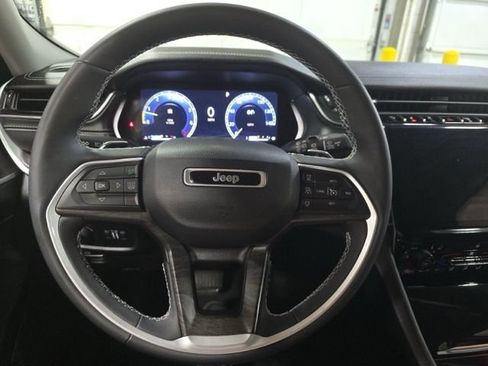 Used 2023 Jeep Grand Cherokee L Limited AWD/4WD image 13